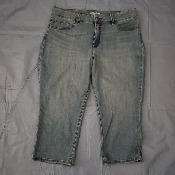 🩷Lee Riders Mid rise Capri Size 18M New - Picture 1 of 10